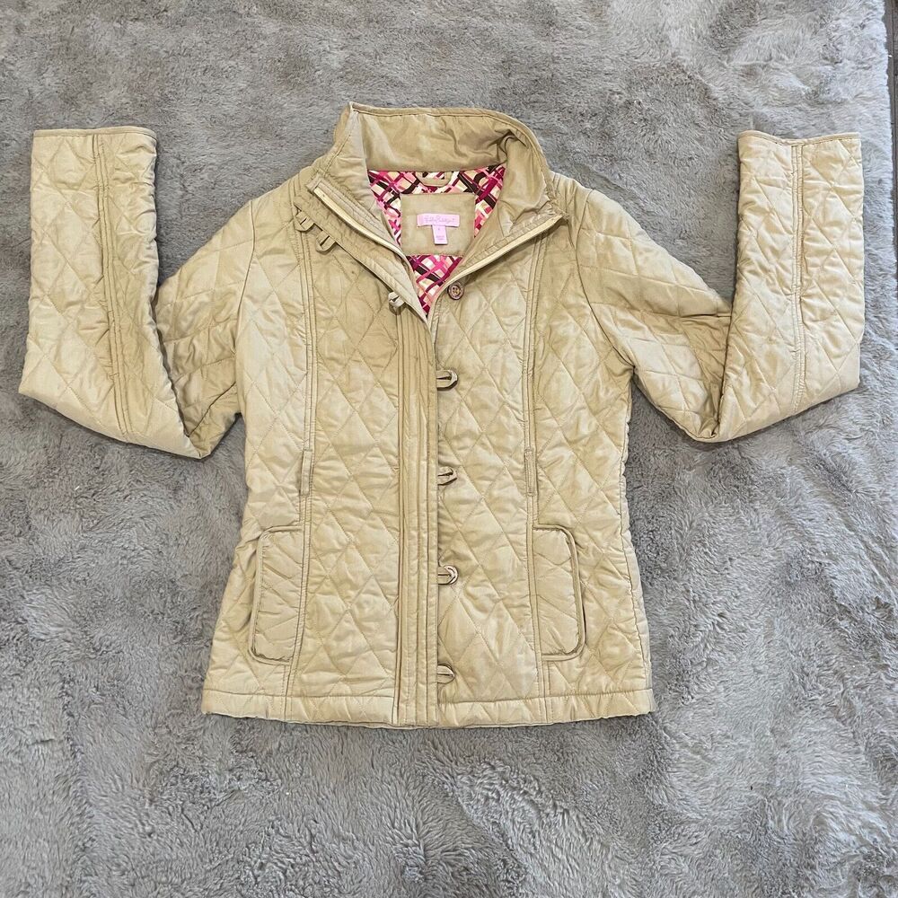 Lilly Pulitzer Beige Tan Quilted Belted Barn Jacket Size 4 winter preppy classic